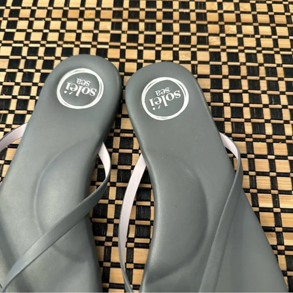 Solei Sea Women’s Grey Flip Flops — Casual Comfort Sandals Size 7